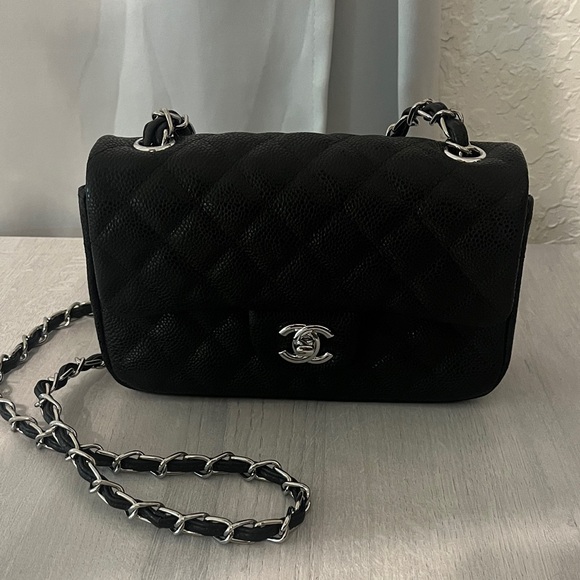 ✨ Chanel Classic Quilted Black Shoulder Bag – Timeless Elegance ✨ - Picture 1 of 5